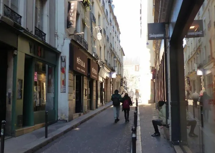 Charming Saint Germain Pres Rue De Ciseaux