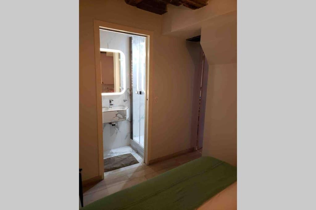 Apartment Charming Saint Germain Pres Rue De Ciseaux