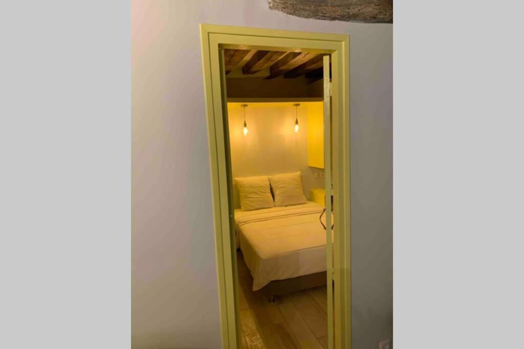 Charming Saint Germain Pres Rue De Ciseaux Apartment