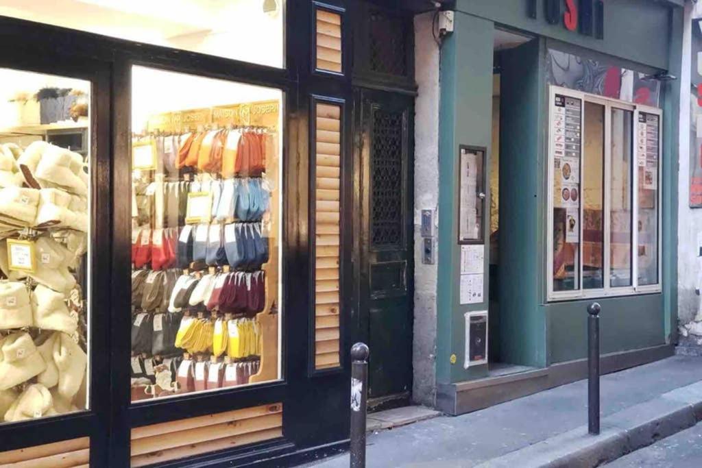 Charming Saint Germain Pres Rue De Ciseaux Parigi